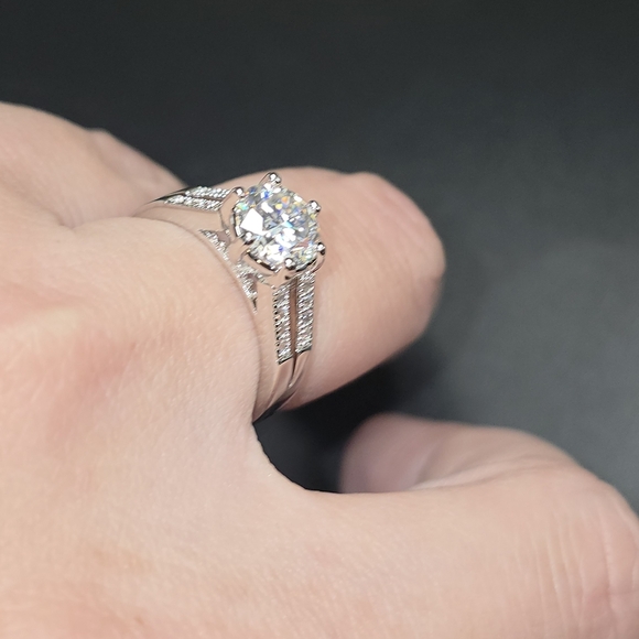 1.2 Ctw MOISSANITE RING . WHITE GOLD FILLES - Picture 6 of 7
